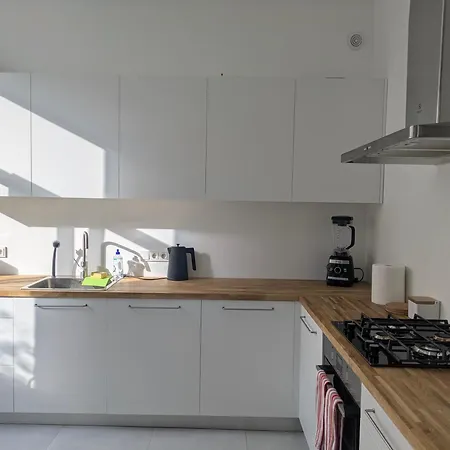 Bright Apartment, 3 Bedrooms, 3 Double Beds, Free Parking 里加