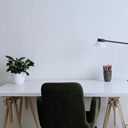 Bright Apartment, 3 Bedrooms, 3 Double Beds, Free Parking 公寓