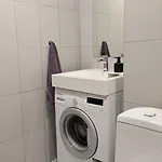 Bright Apartment, 3 Bedrooms, 3 Double Beds, Free Parking * Riga