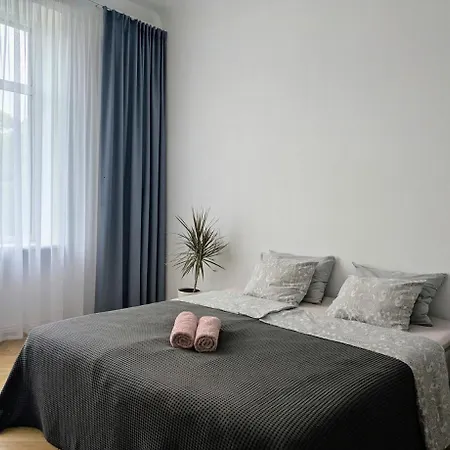 Bright Apartment, 3 Bedrooms, 3 Double Beds, Free Parking Apartamento *