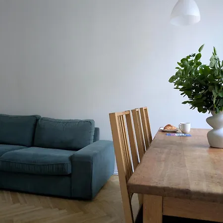 Bright Apartment, 3-bedrooms, Free Parking Dzīvoklis *