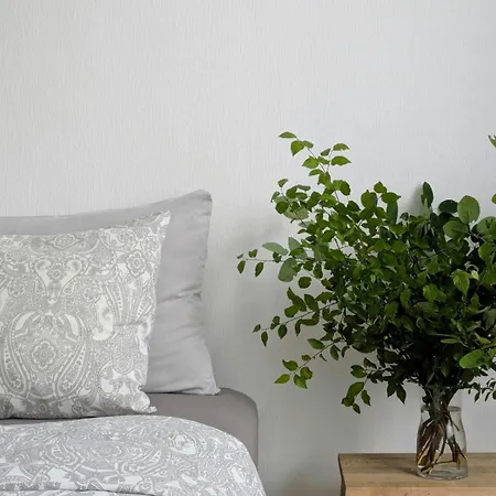 Bright Apartment, 3 Bedrooms, 3 Double Beds, Free Parking *