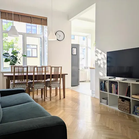 Dzīvoklis Bright Apartment, 3-bedrooms, Free Parking *