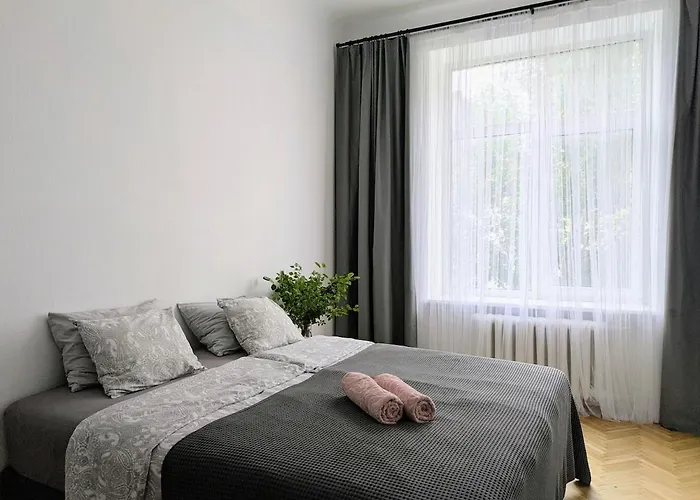 Apartment Bright Apartment, 3 Bedrooms, 3 Double Beds, Free Parking