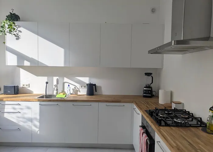 Bright Apartment, 3 Bedrooms, 3 Double Beds, Free Parking Riga