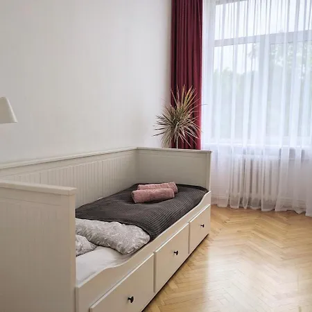 Bright Apartment, 3-bedrooms, Free Parking * リガ