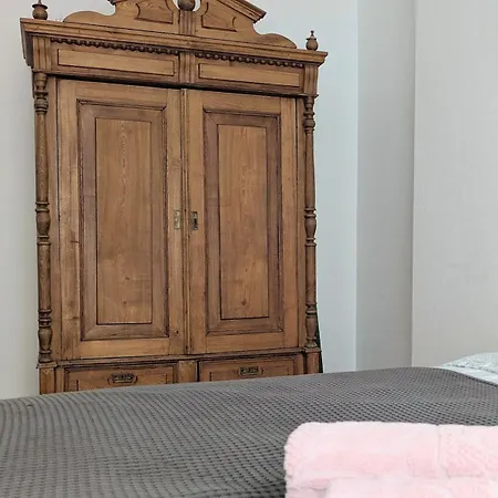 Bright Apartment, 3 Bedrooms, 3 Double Beds, Free Parking * Riga